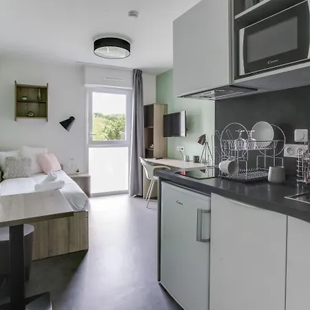 - - Massy Tgv Aparthotel