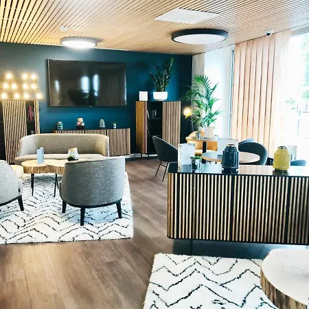 - - Massy Tgv Aparthotel