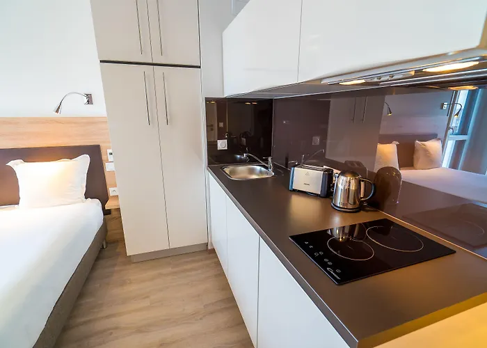 - - Massy Tgv Lägenhetshotell Palaiseau